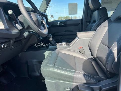 New 2025 Ford Bronco Badlands w/ Sasquatch Package AWD/4WD image 4