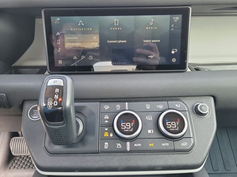 Used 2020 Land Rover Defender 110 First Edition image 9