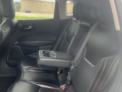 Used 2019 Jeep Compass Limited FWD image 4