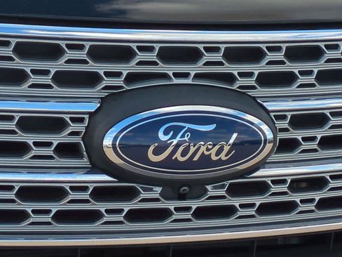 Used 2022 Ford Explorer Limited w/ Equipment Group 301A image 11