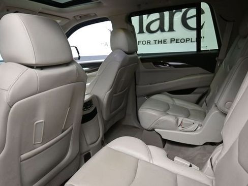 Used 2020 Cadillac Escalade Luxury AWD/4WD image 24