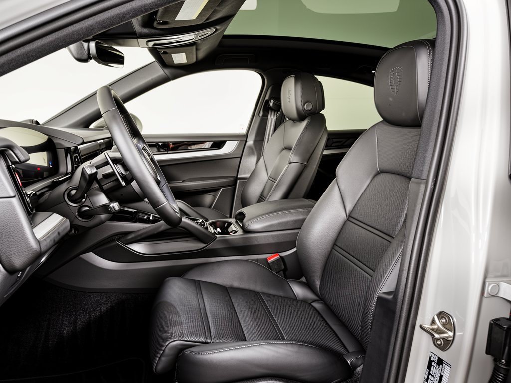 Certified 2026 Porsche Cayenne S AWD/4WD image 5