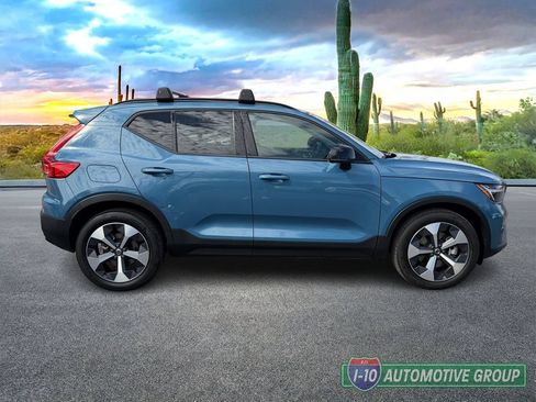 Used 2023 Volvo XC40 B4 Plus w/ Protection Package Premier FWD image 11
