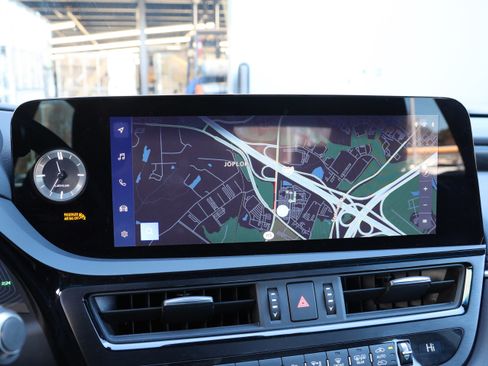 Used 2025 Lexus ES 300h w/ Luxury Package image 22