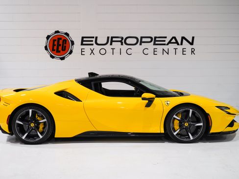 Used 2021 Ferrari SF90 Stradale AWD/4WD image 6
