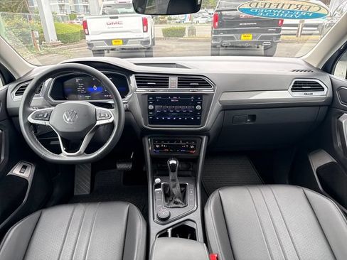 Used 2024 Volkswagen Tiguan SE AWD/4WD image 11