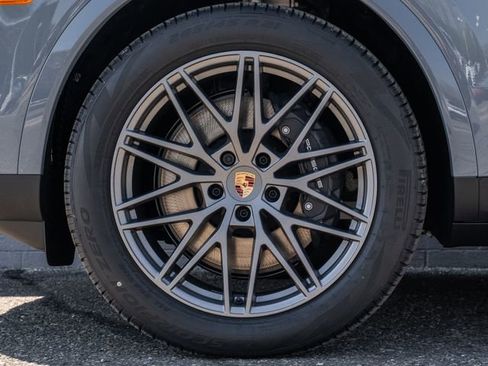 New 2026 Porsche Cayenne Coupe AWD/4WD image 12
