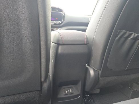 Used 2025 Kia Soul GT-Line image 25