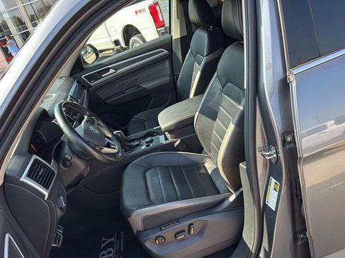 Used 2022 Volkswagen Atlas SEL Premium image 11