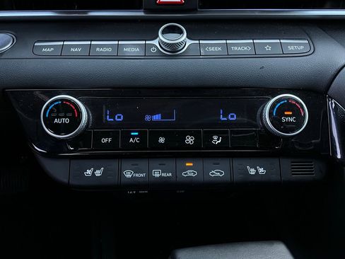 Used 2025 Hyundai Elantra Limited image 30