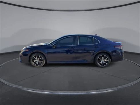 Used 2022 Toyota Camry SE image 5
