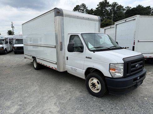 Used 2022 Ford E-350 and Econoline 350 Super Duty RWD image 2