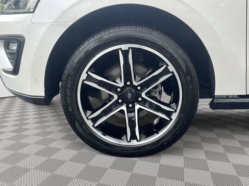 Used 2019 Ford Expedition Limited w/ Equipment Group 303A AWD/4WD image 9