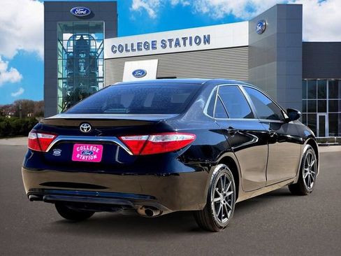 Used 2017 Toyota Camry SE image 4