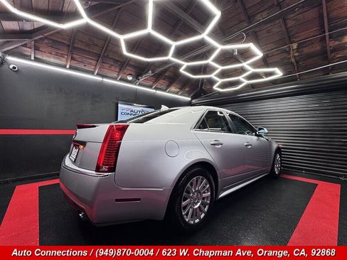 Used 2010 Cadillac CTS Luxury RWD image 3