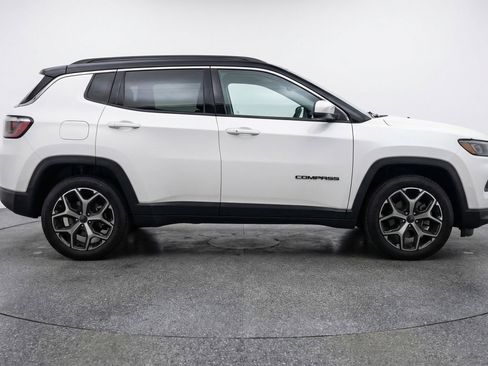 Used 2025 Jeep Compass Limited AWD/4WD image 11