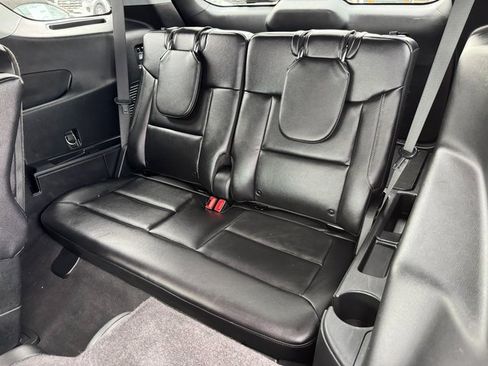 Used 2022 Ford Explorer Limited w/ Limited Technology Package image 18