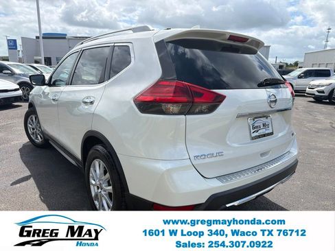 Used 2017 Nissan Rogue SV w/ SV Family Package FWD image 5