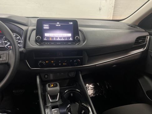 Used 2024 Nissan Rogue S FWD image 18