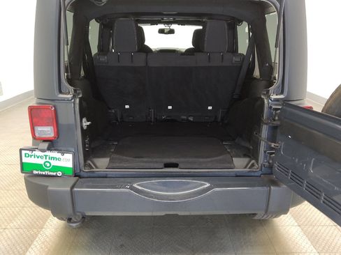 Used 2016 Jeep Wrangler Unlimited Sahara w/ Connectivity Group image 29