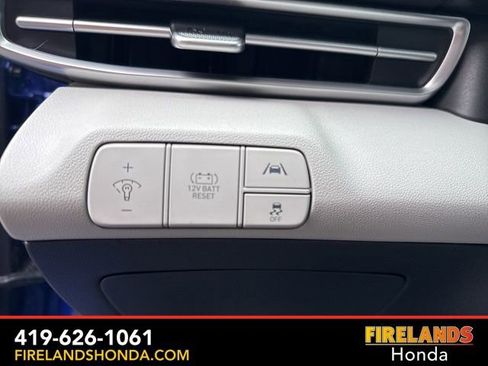 Used 2023 Hyundai Elantra Limited image 19