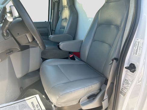 Used 2022 Ford E-350 and Econoline 350 Super Duty image 19