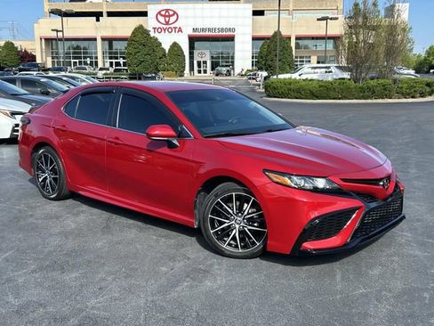 Used 2021 Toyota Camry SE image 2