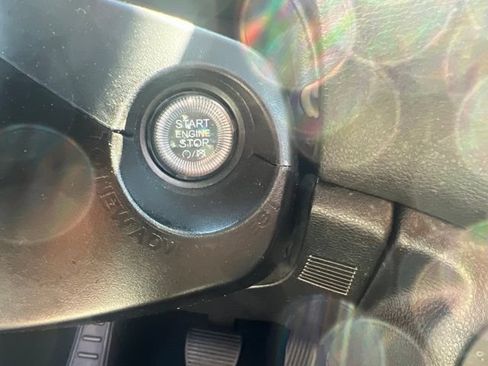 Used 2023 Jeep Renegade Latitude AWD/4WD image 13