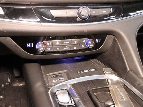 Used 2022 Buick Enclave Avenir image 17