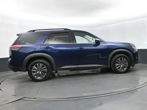 Used 2024 Nissan Pathfinder SV FWD image 4