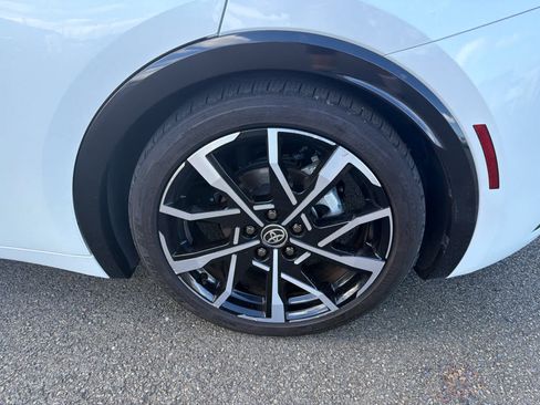 Used 2023 Toyota Prius Prime Premium FWD image 5