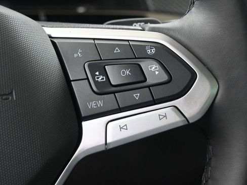 Used 2025 Volkswagen Atlas Cross Sport SEL R-Line image 27