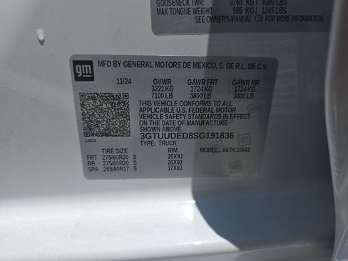 Used 2025 GMC Sierra 1500 SLT w/ SLT Premium Plus Package AWD/4WD image 36