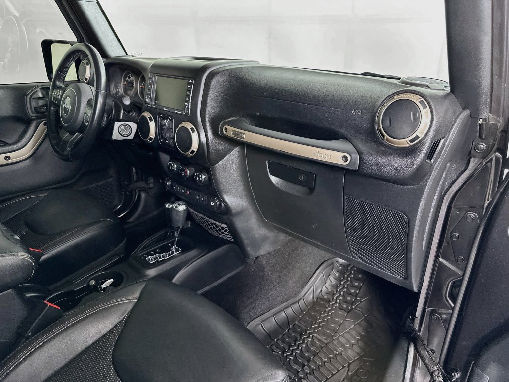 Used 2016 Jeep Wrangler Unlimited Sahara AWD/4WD image 33