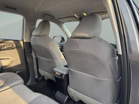 Certified 2023 Toyota Highlander LE image 32