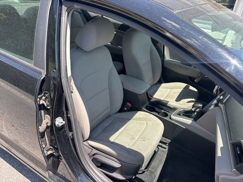 Used 2019 Hyundai Elantra SE FWD image 8