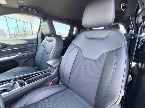 New 2026 Jeep Compass Latitude image 20