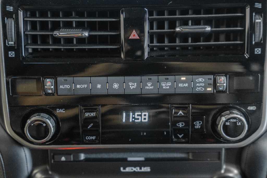 Used 2023 Lexus GX 460 Luxury w/ Sport Design Package AWD/4WD image 18