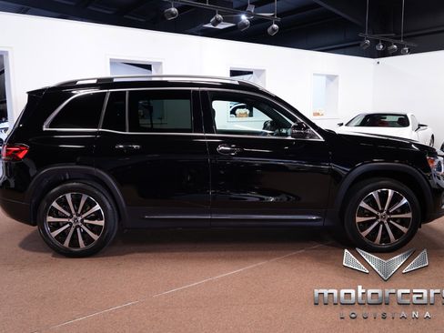 Used 2022 Mercedes-Benz GLB 250 w/ Premium Package image 8