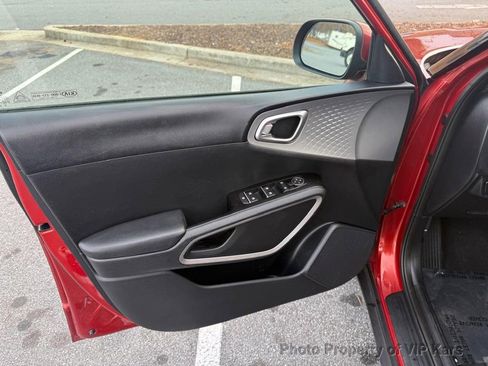 Used 2022 Kia Soul LX image 18