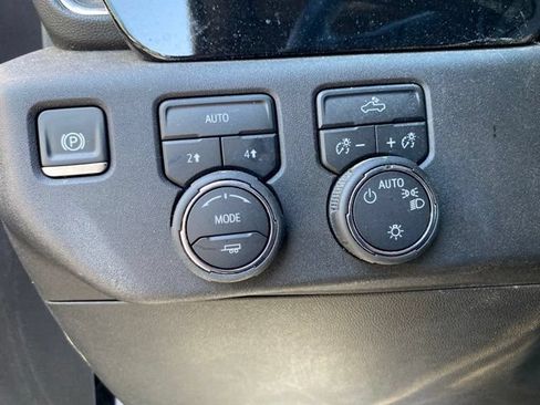 Used 2025 Chevrolet Silverado 1500 LT w/ Leather Package AWD/4WD image 5