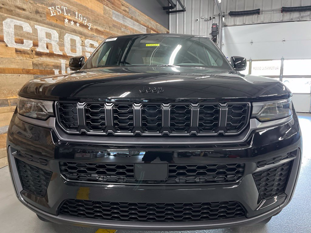 New 2026 Jeep Grand Cherokee 4WD image 7