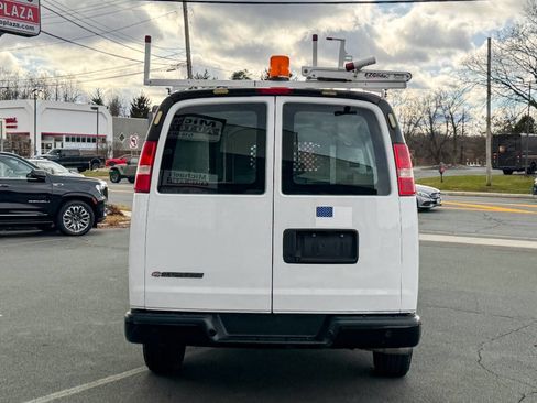Used 2018 Chevrolet Express 2500 w/ Driver Convenience Package image 5