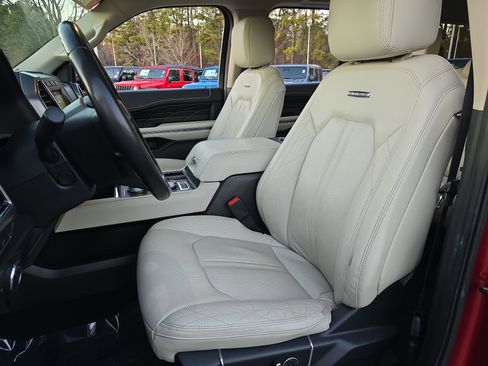 Used 2019 Ford Expedition Platinum image 18