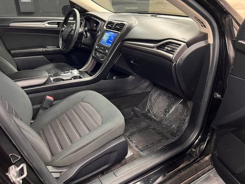 Used 2020 Ford Fusion SE FWD image 8