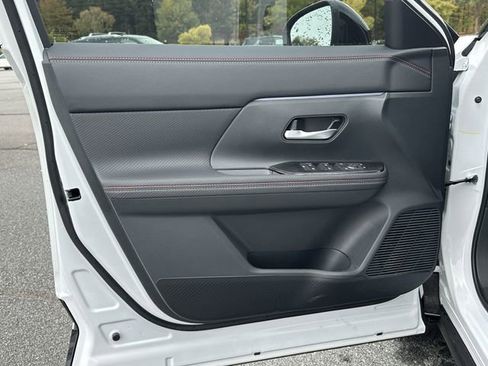 New 2026 Nissan Kicks SR w/ SR Premium Package FWD image 11