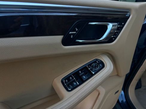 Used 2016 Porsche Macan S image 11