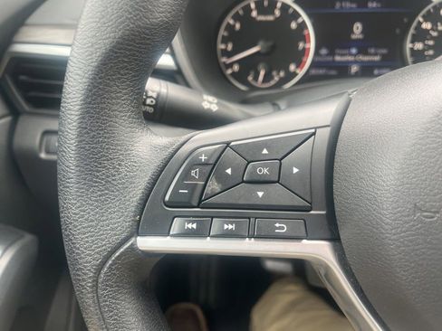 Used 2025 Nissan Altima 2.5 SV FWD image 27