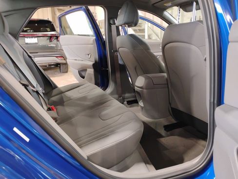 Used 2025 Hyundai Elantra Sport image 14