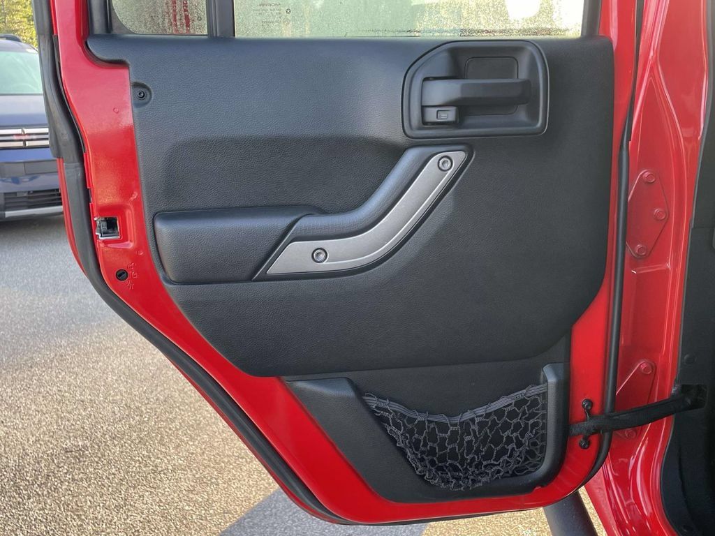 Used 2018 Jeep Wrangler Unlimited Sport S AWD/4WD image 2